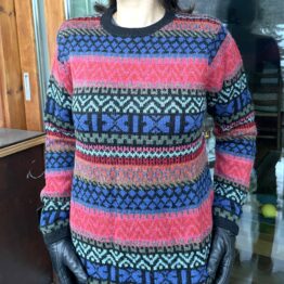 Pull jacquard multicolore ras-du-cou